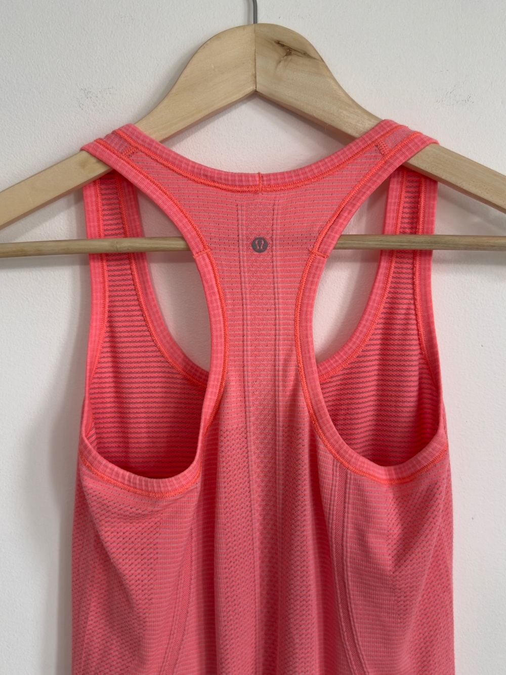 Lululemon Swiftly Tech Racerback Pink Peach Size 4 - Picture 4 of 8